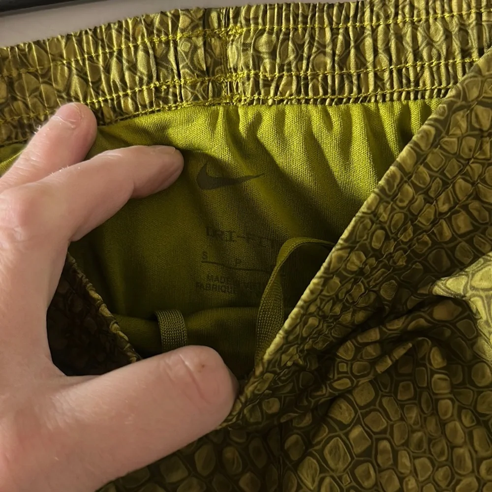 Nike Alligator Print Tempo Running Shorts: GREEN: NWT: SIZE S